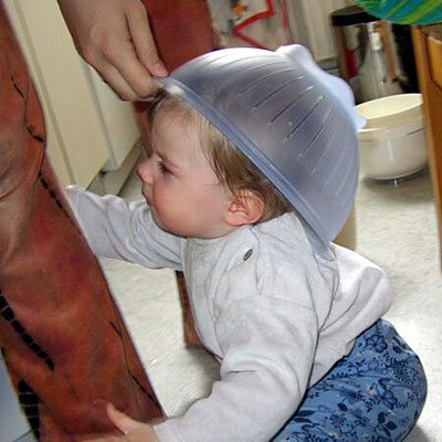 Kyra mit lustigem Hut